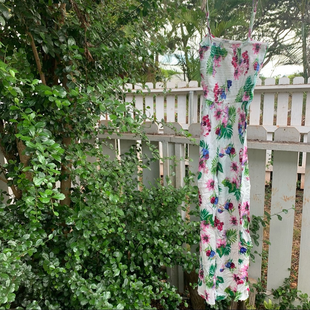 Papaya white floral pantsuit 🤍